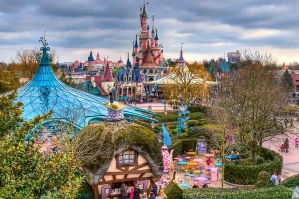 000539408-fantasylanddisneylandparisbyazerinnjpeg